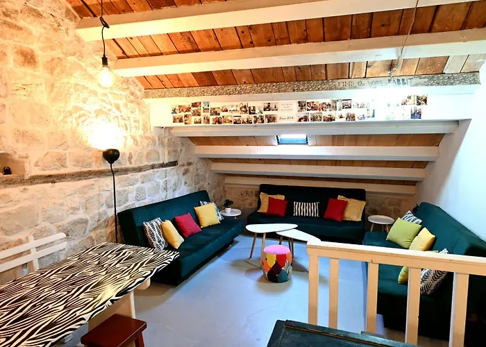Hostel White Rabbit Hvar Town